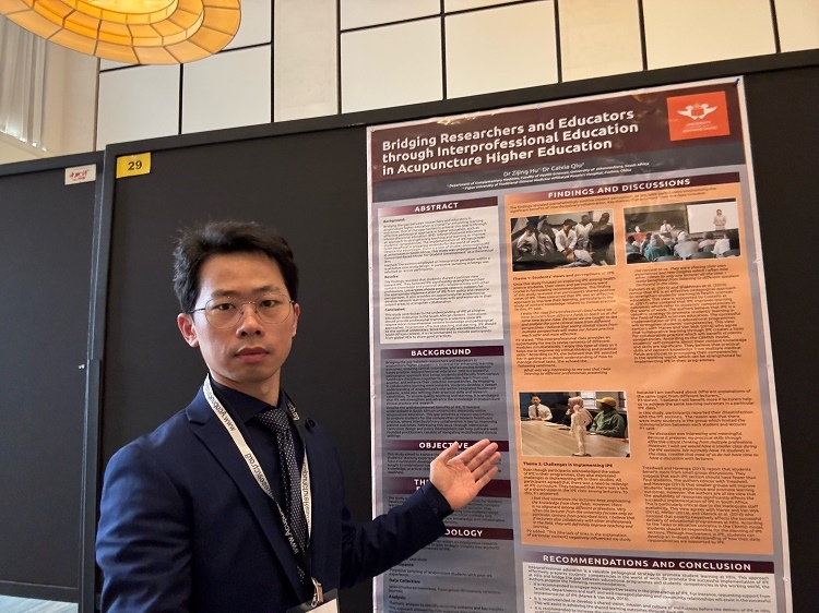 胡紫景醫(yī)生在國際針灸學(xué)術(shù)會議中。約翰內(nèi)斯堡大學(xué)供圖