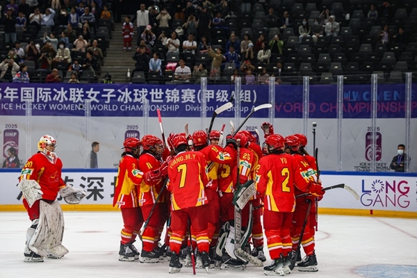 中國隊球員慶祝勝利。圖片來源：中國冰球協(xié)會