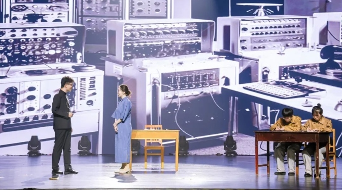 第二屆弘揚(yáng)“兩彈一星”精神話劇大賽決賽現(xiàn)場。學(xué)校供圖