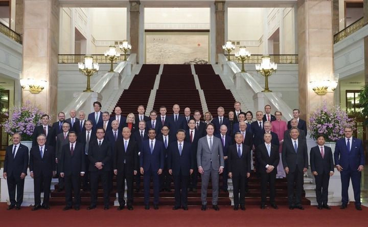 3月28日上午，國(guó)家主席習(xí)近平在北京人民大會(huì)堂會(huì)見(jiàn)國(guó)際工商界代表。新華社記者 丁林 攝