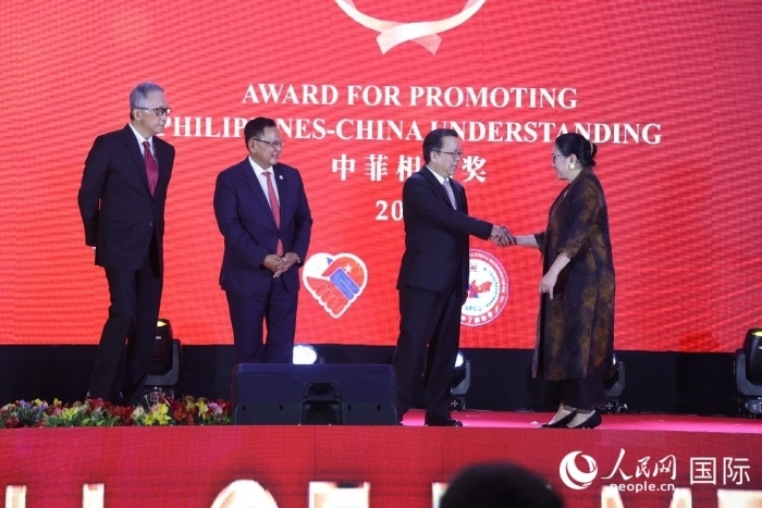 菲律賓前參議員許爾琦榮獲“終身成就獎(jiǎng)”。人民網(wǎng)記者樊帆 攝